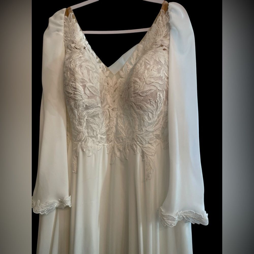 Stella York Ivory Chiffon Lace Bodice Long Sleeve Wedding Dress Sz 24